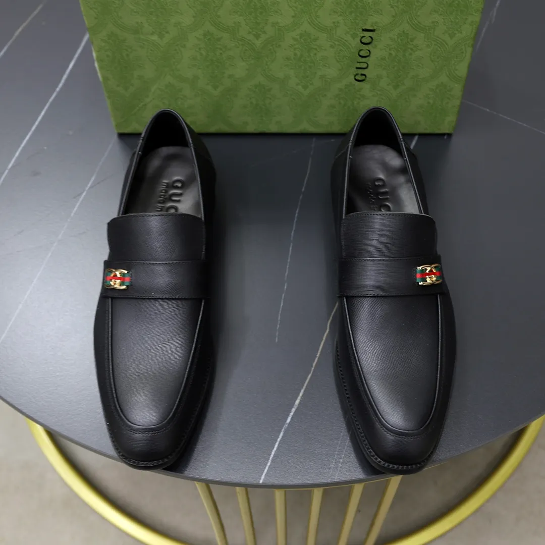 Men's shoes: 250🙅‍♂️🙅‍♂️🙅‍♂️Niuli Brand: GUCCI Size: 38-44 (45 can be customized) Level: Counter classic Material: Original soft cowhide upper Comfortable cowhide lining Original lightweight outsole Style category: Business casual footwear Driving leather shoes Color: Actual picture color